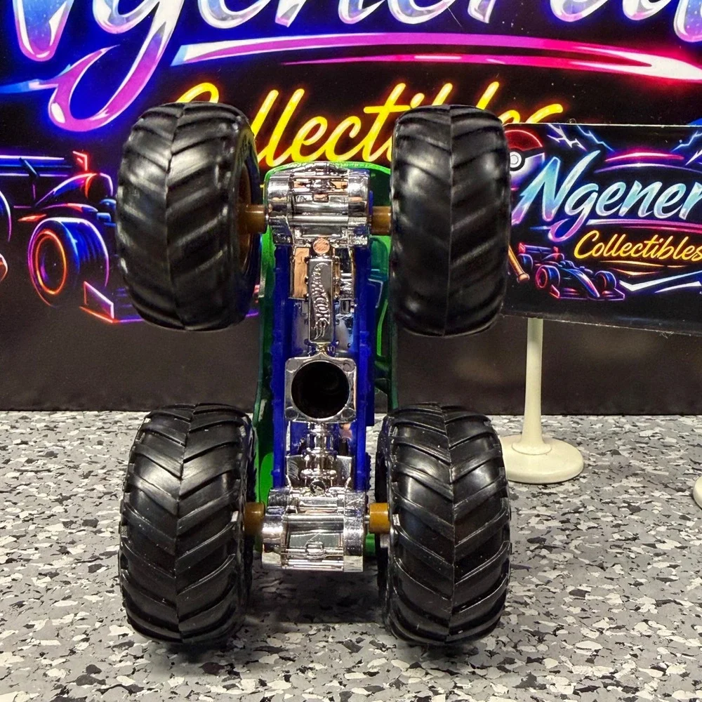 Hot Wheels Monster Jam Luigi Super Mario Green Monster Truck 1:64 Diecast 2014